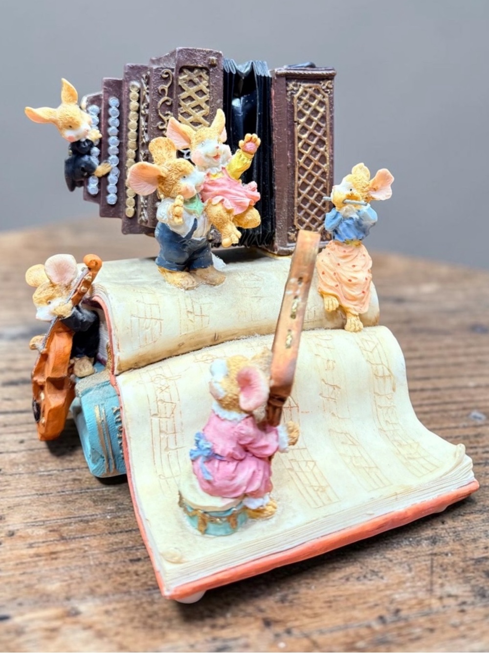 Moving Accordion Mouse Orchestra Music Box "It's A Small World"